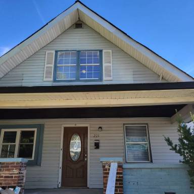 Main picture of 221 Hendricks Pl