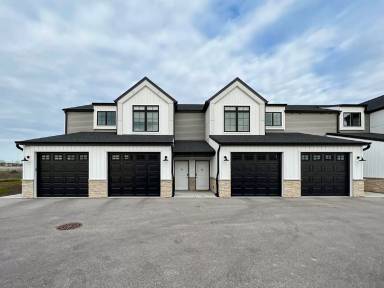 Main picture of 261 Lawrence Dr