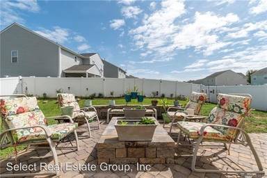 Main picture of 1707 Loropetalum Rd