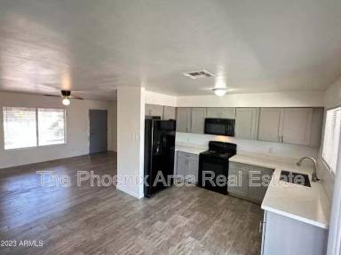 Main picture of 303 W Mesquite St