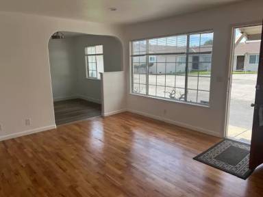 Main picture of 2165 Royal Dr