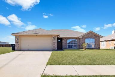 Main picture of 2803 Wisteria Ln