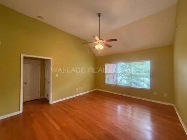 Main picture of 710 Chamberlain Manor Way