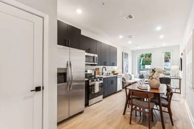 Main picture of 6910 Ridge Ave