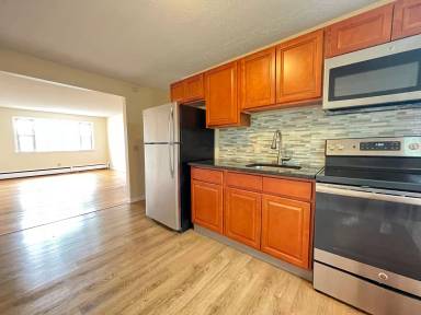 Main picture of 161 W Spring St