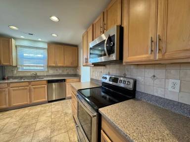 Main picture of 1933 Independence Blvd