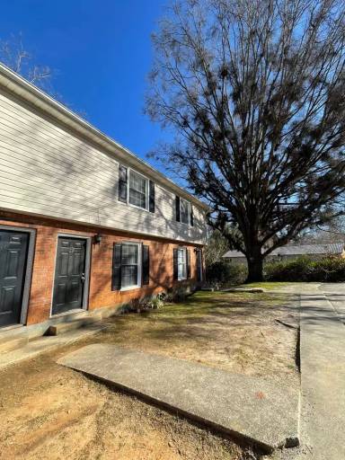 Main picture of 405 17th Ave NE