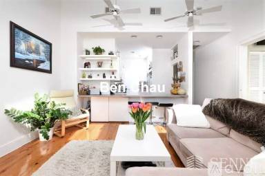 Main picture of 261 Marlborough St