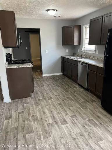 Main picture of 355 N Warren Ave