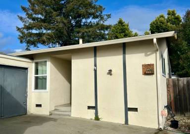 Main picture of 19532 Center St