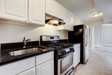 Main picture of 916 19th St NE