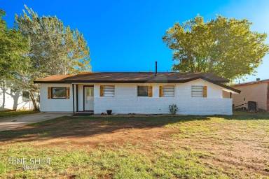 Main picture of 525 N Bowie Dr
