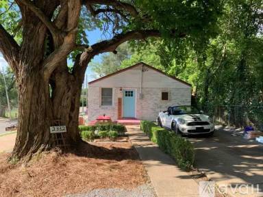 Main picture of 2332 Batavia St
