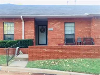 Main picture of 2943 Village Cir