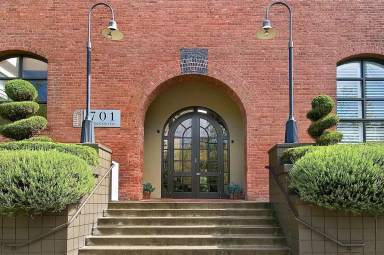 Main picture of 701 Minnesota St