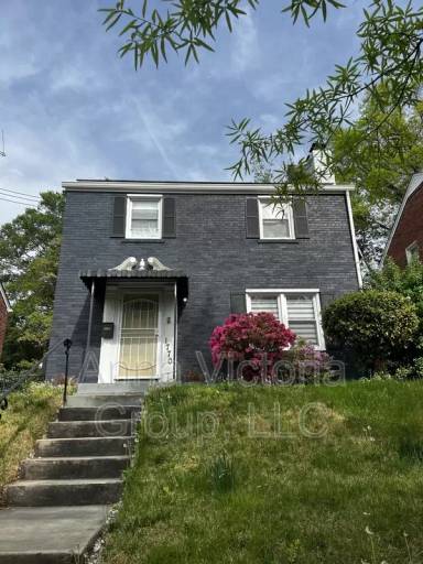 Main picture of 1770 41st Pl SE