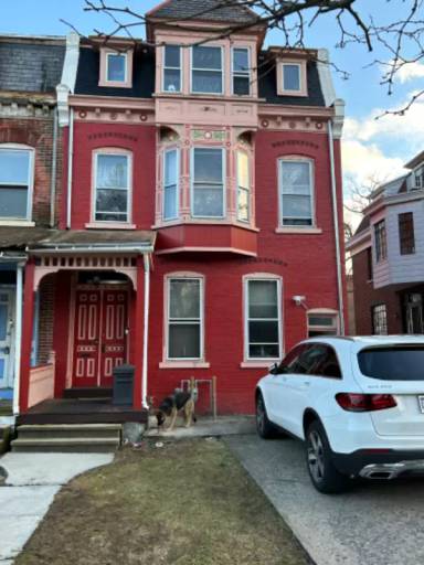 Main picture of 1136 W Walnut St