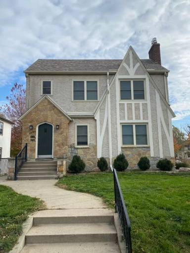 Main picture of 4841 Chicago Ave