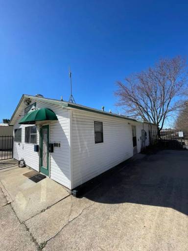 Main picture of 3068 N Thompson St