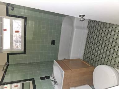 Main picture of 906 N Van Buren St