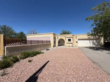 Main picture of 1941 Lee Loop NE