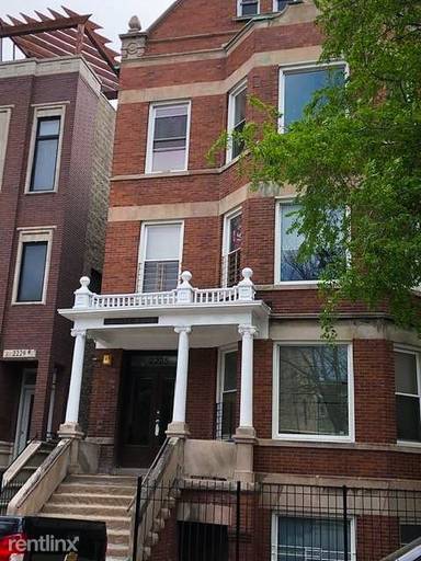 Main picture of 2225 N Leavitt St