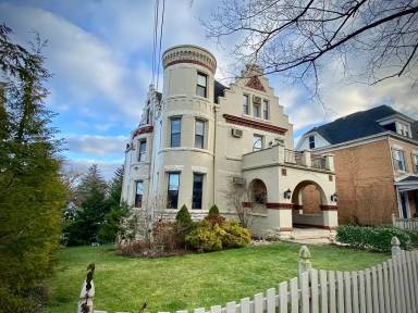 Main picture of 521 S Lang Ave