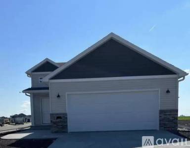 Main picture of 909 46th Ave S