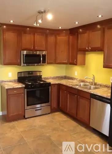 Main picture of 323 Madison St NE