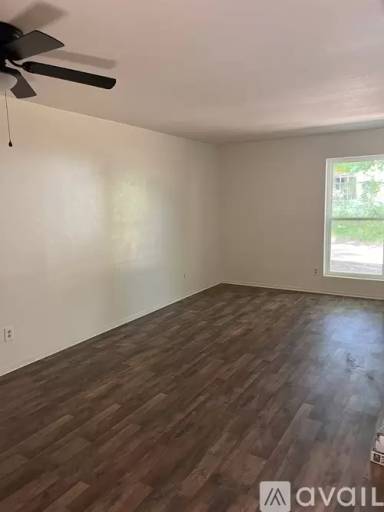 Main picture of 700 E Austin St