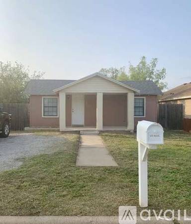 Main picture of 2908 Guadalupe St