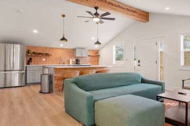 Main picture of 625 Semaht St