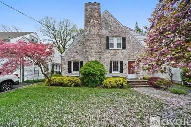 Main picture of 53 Meadowbrook Rd