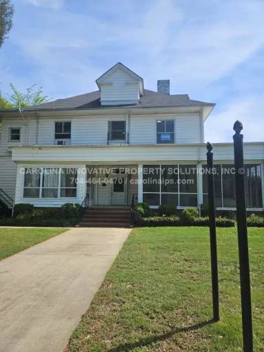 Main picture of 404 Park Ave
