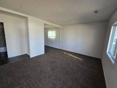 Main picture of 911 SE 33rd St