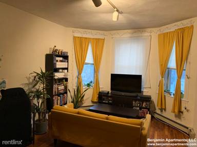 Main picture of 1669 Commonwealth Ave