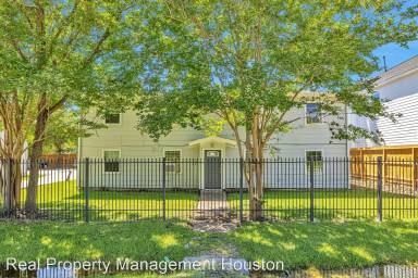 Main picture of 6726 Burkett St
