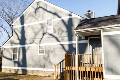 Main picture of 201 N Lovell Ave