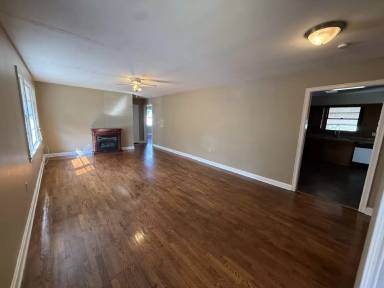 Main picture of 417 N College St