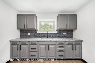 Main picture of 114 Minooka St