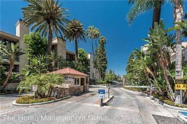 Main picture of 5540 Owensmouth Ave