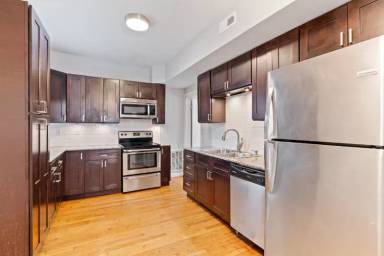 Main picture of 1210 S Newstead Ave