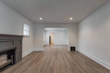 Main picture of 923 E Loren St