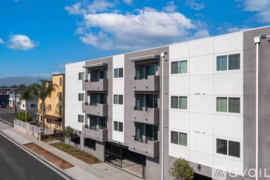 Main picture of 15755 Saticoy St