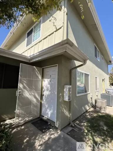 Main picture of 441 W Alamos Ave