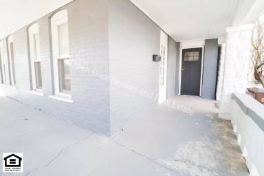 Main picture of 304 S Guilford St