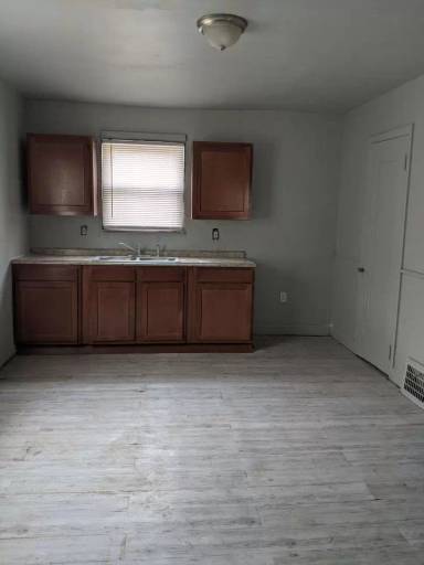 Main picture of 5263 Hereford St