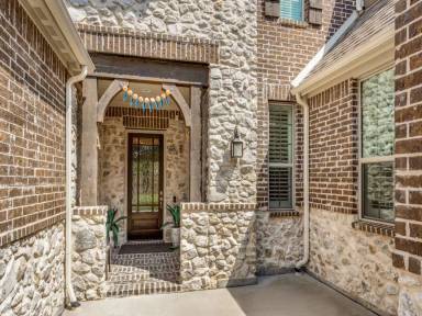Main picture of 905 Asbury Dr