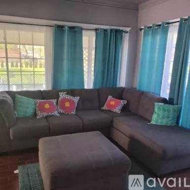 Main picture of 2202 N La Salle Gdns