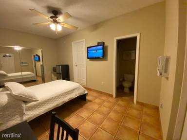 Main picture of 10400 SW 127th Ave